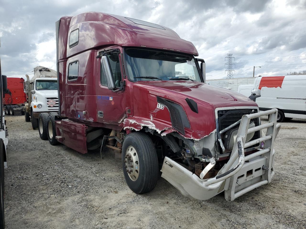 2010 Volvo VNL Semi Truck