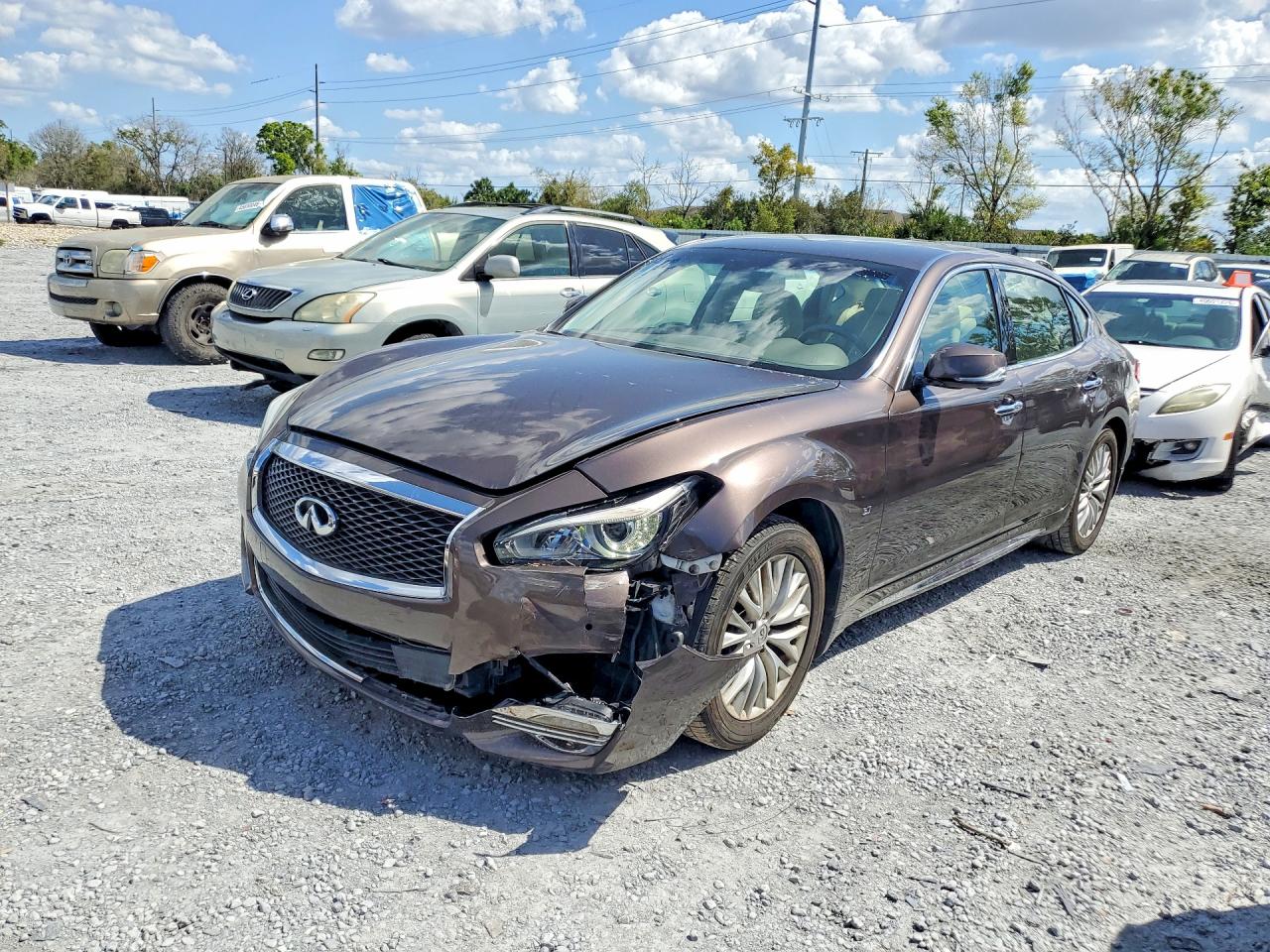 2015 Infiniti Q70