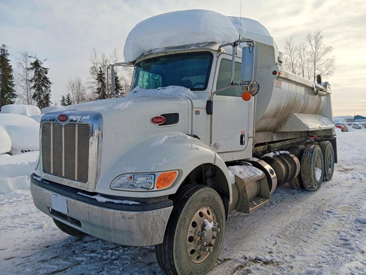 2019 Peterbilt 348