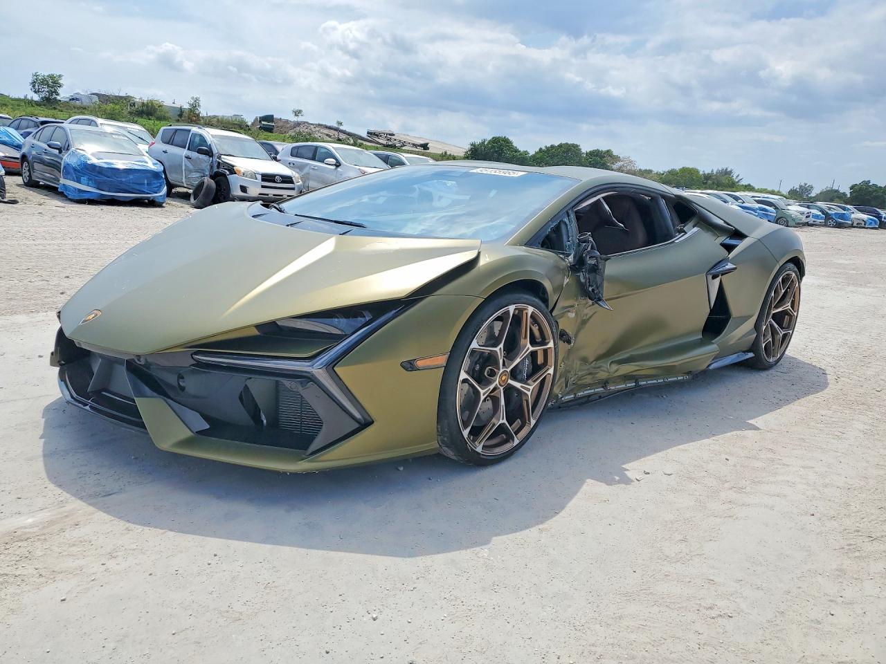 Lamborghini Revuelto