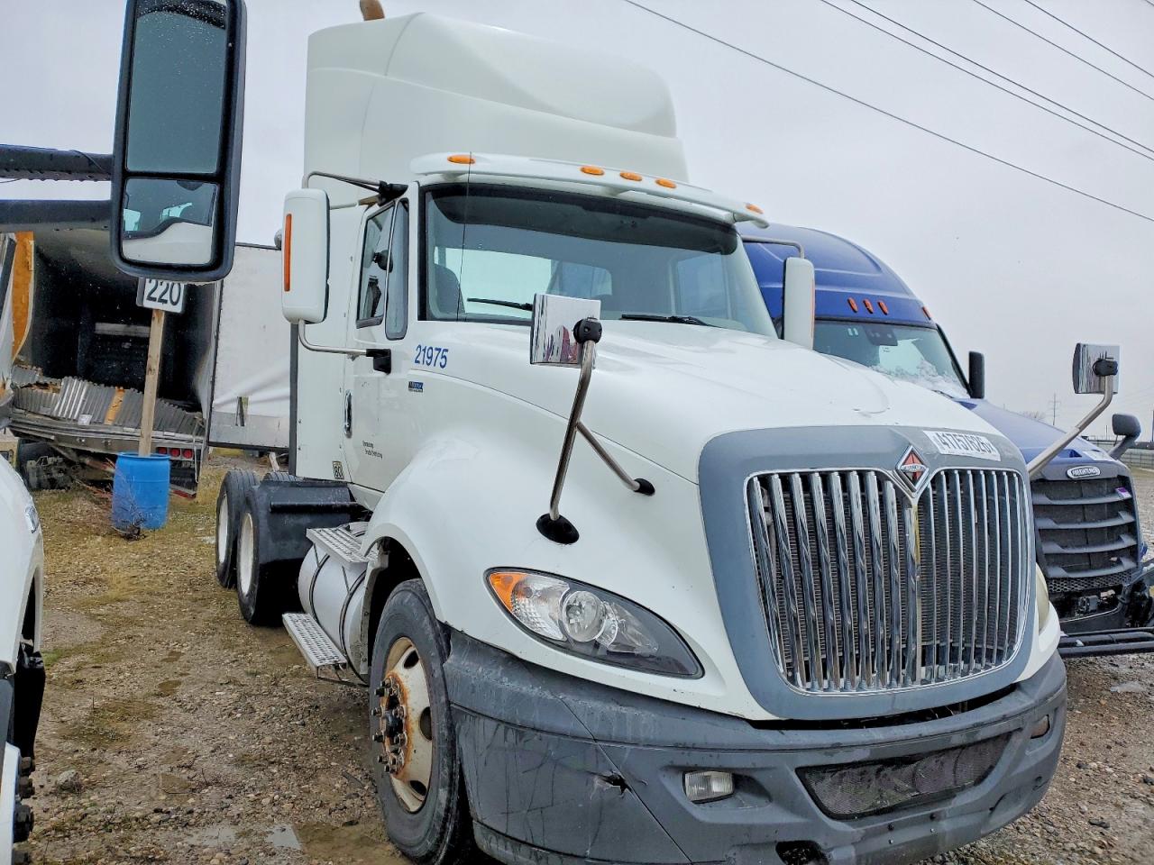 2013 International Lf687 Semi Truck