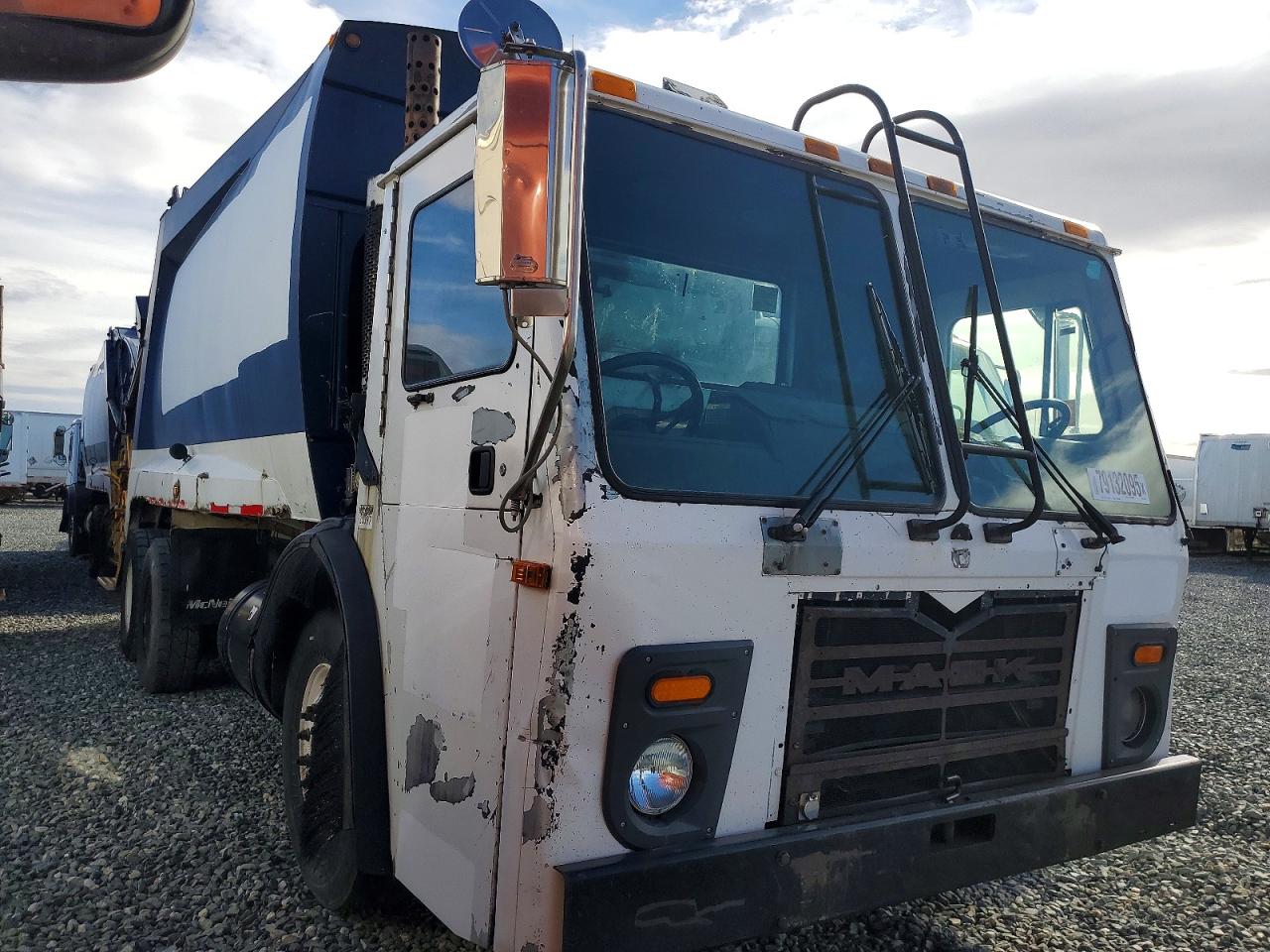 Mack Leu613