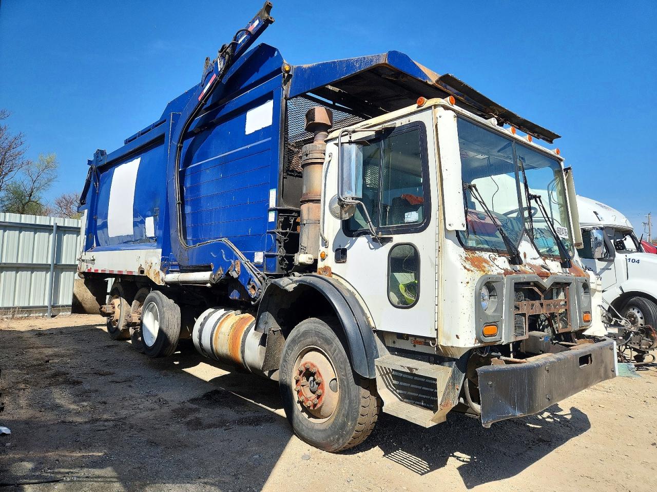 2011 Mack Mru613