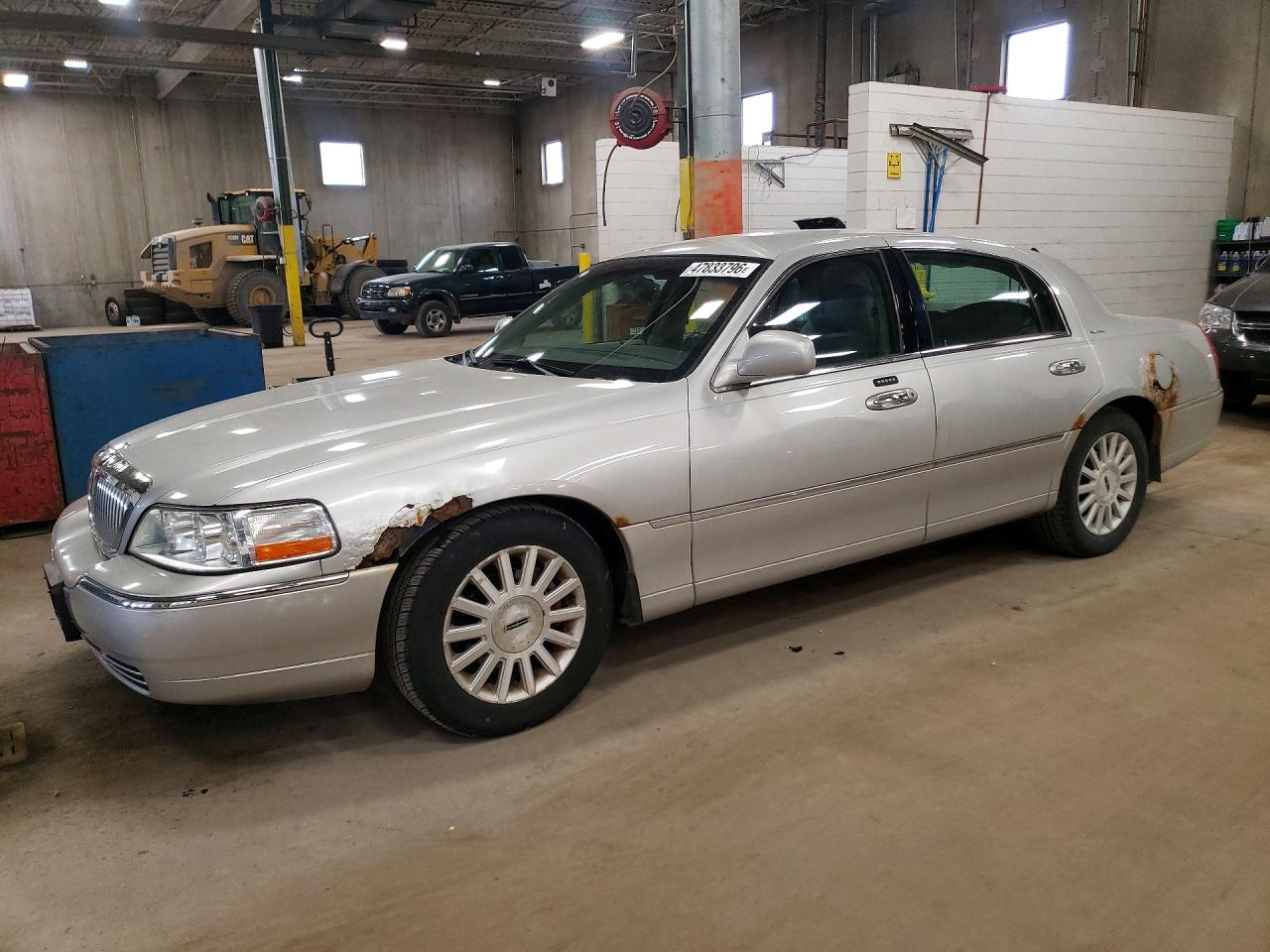 2004 Lincoln Town Car