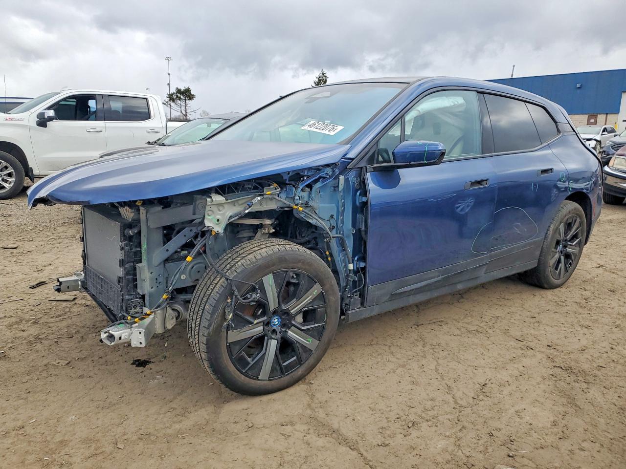 BMW iX