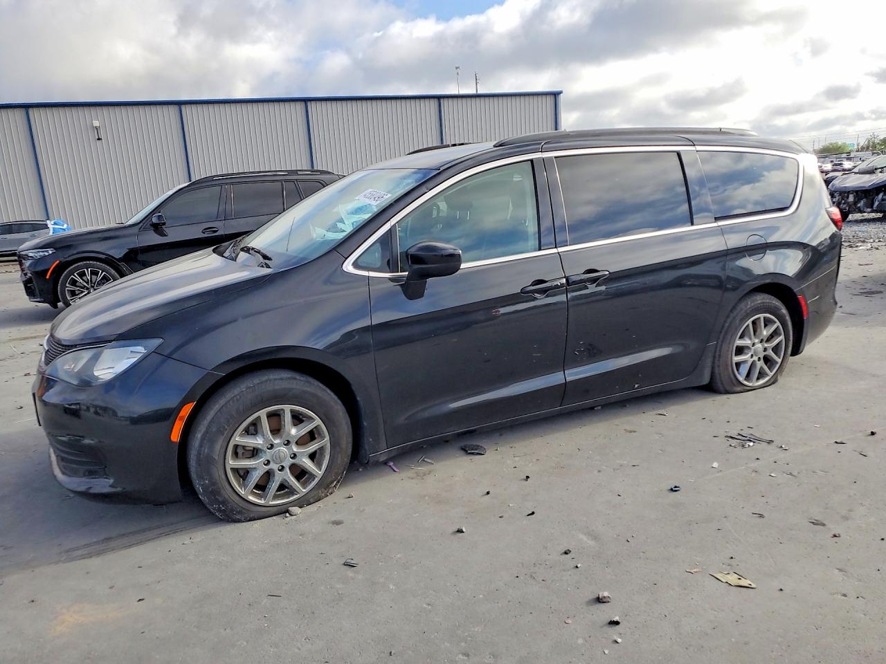 2020 Chrysler Voyager