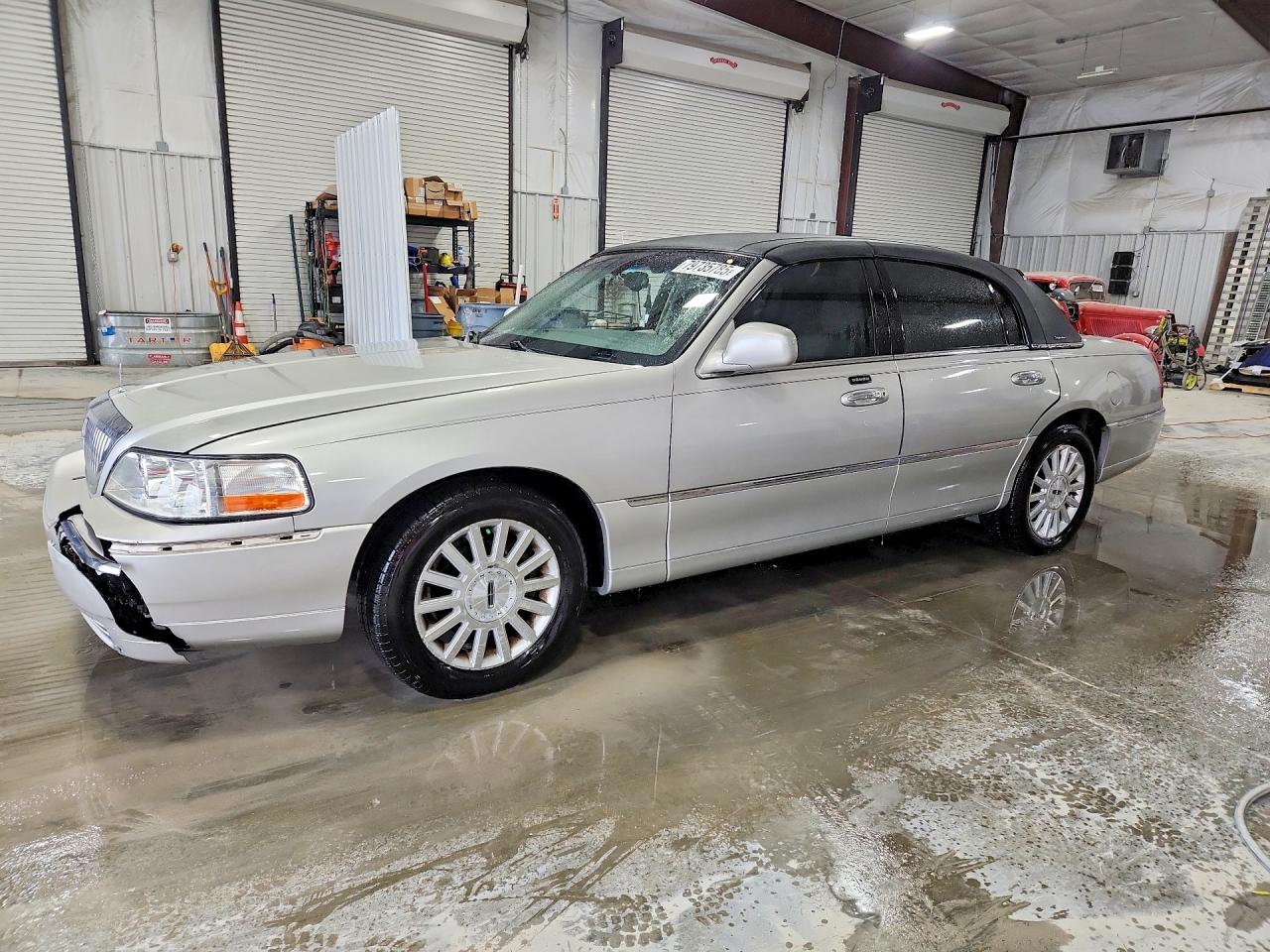 2004 Lincoln Town Car