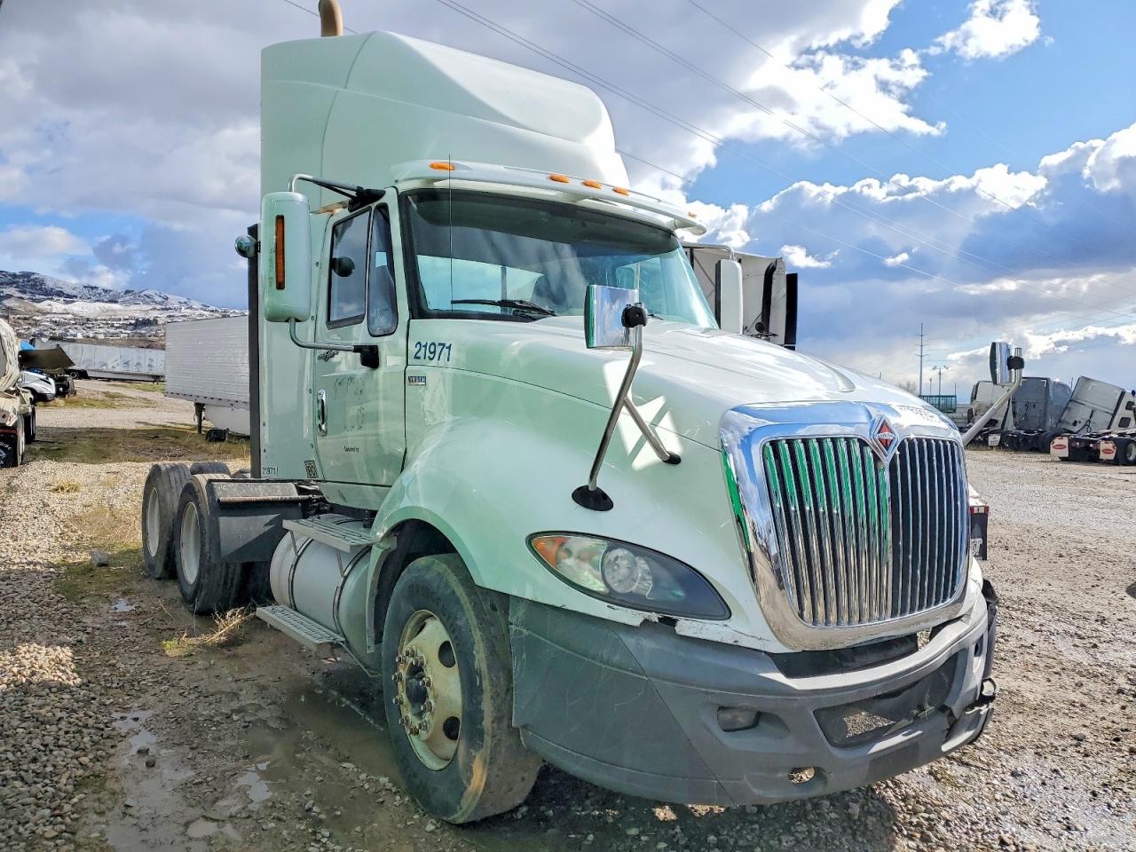 2013 International Lf687 Semi Truck