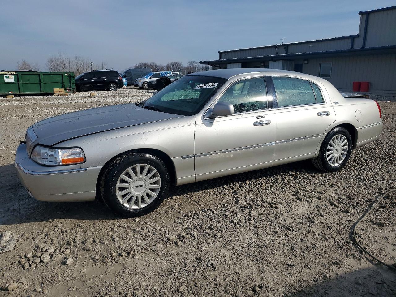 2005 Lincoln Town Car