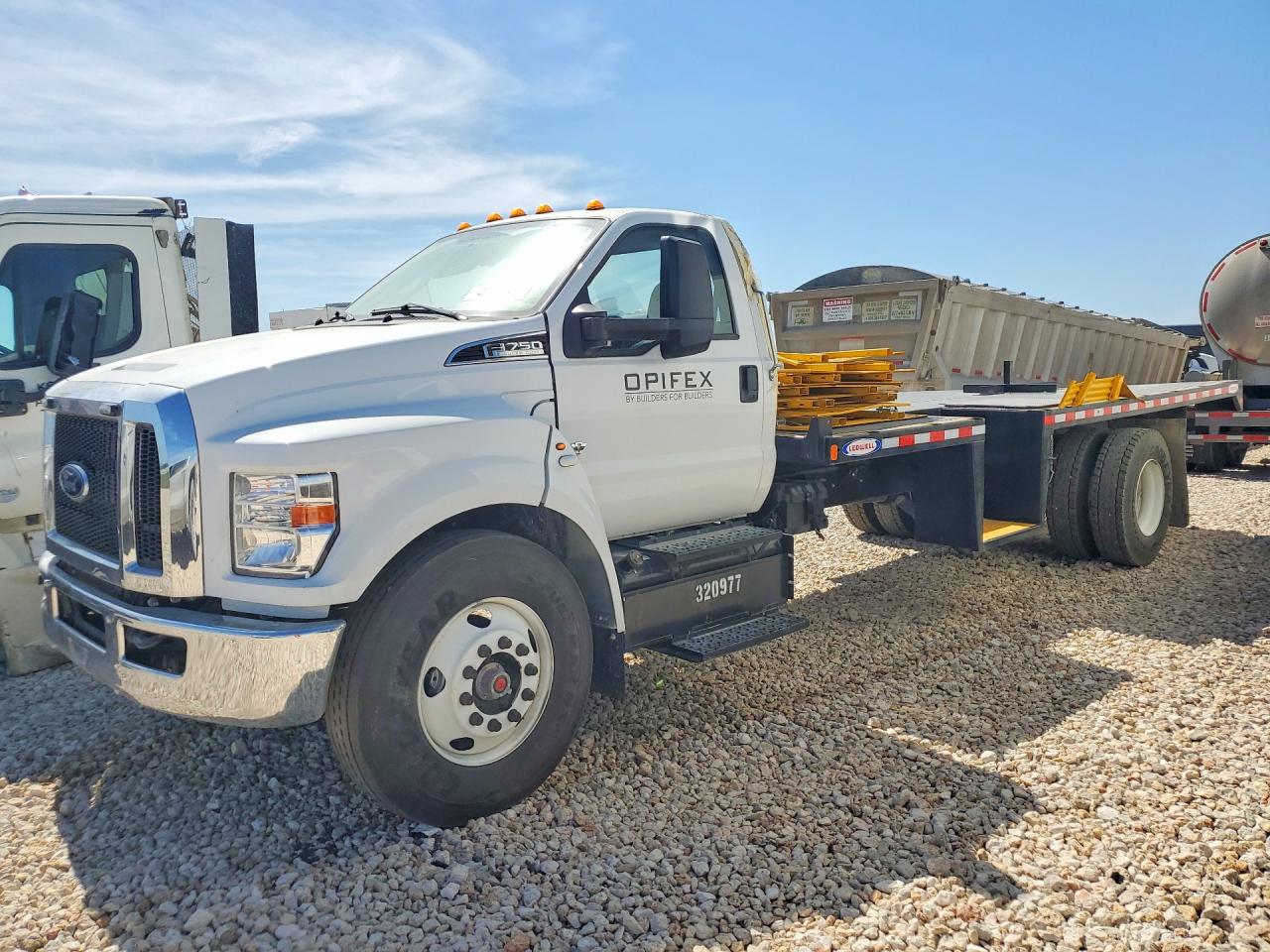 2025 Ford F-750
