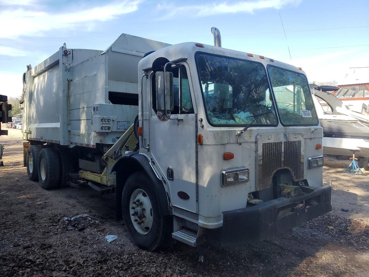 2006 Peterbilt 320