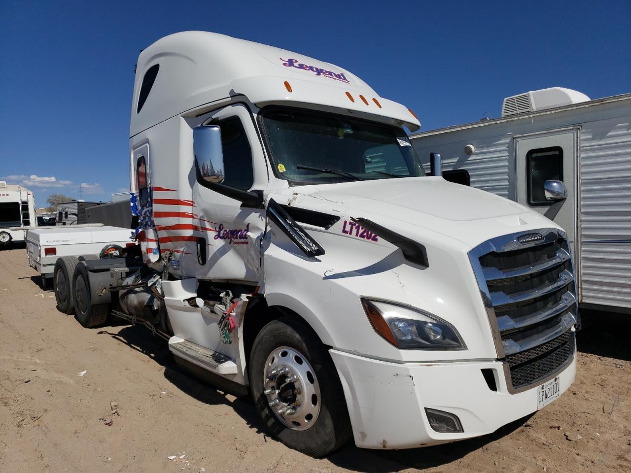 2020 Freigliner Cascadia 126