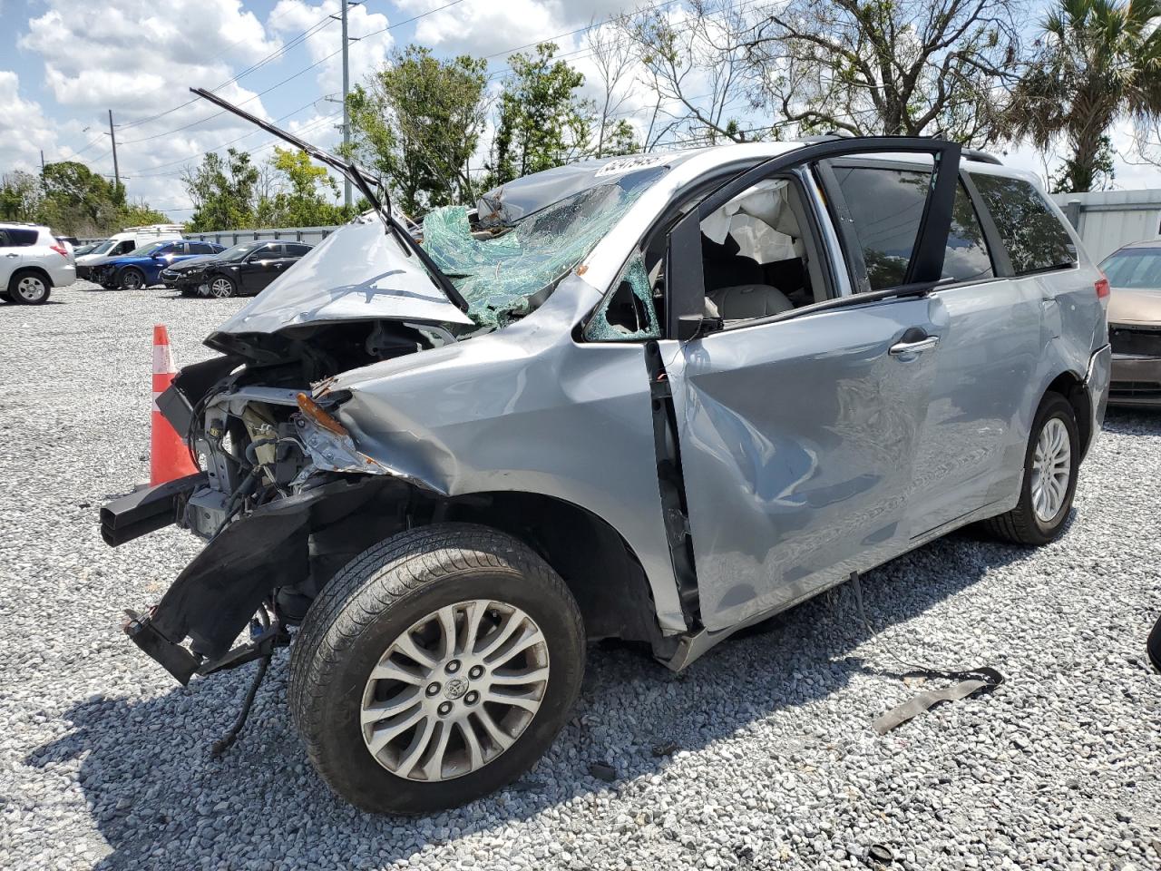 2013 Toyota Sienna xle XLE