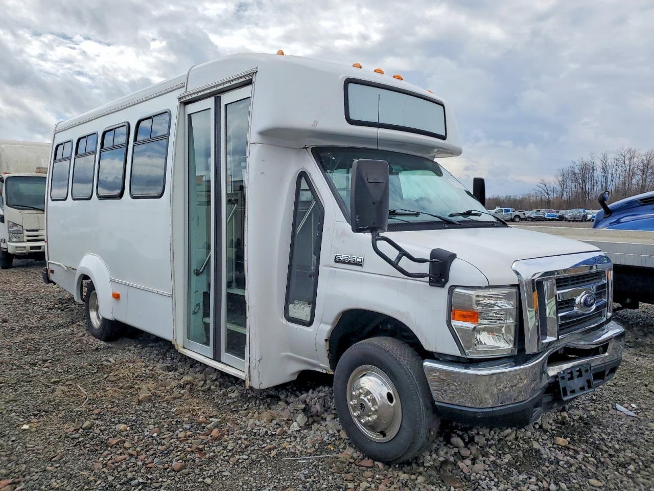 2017 Ford Econoline E350