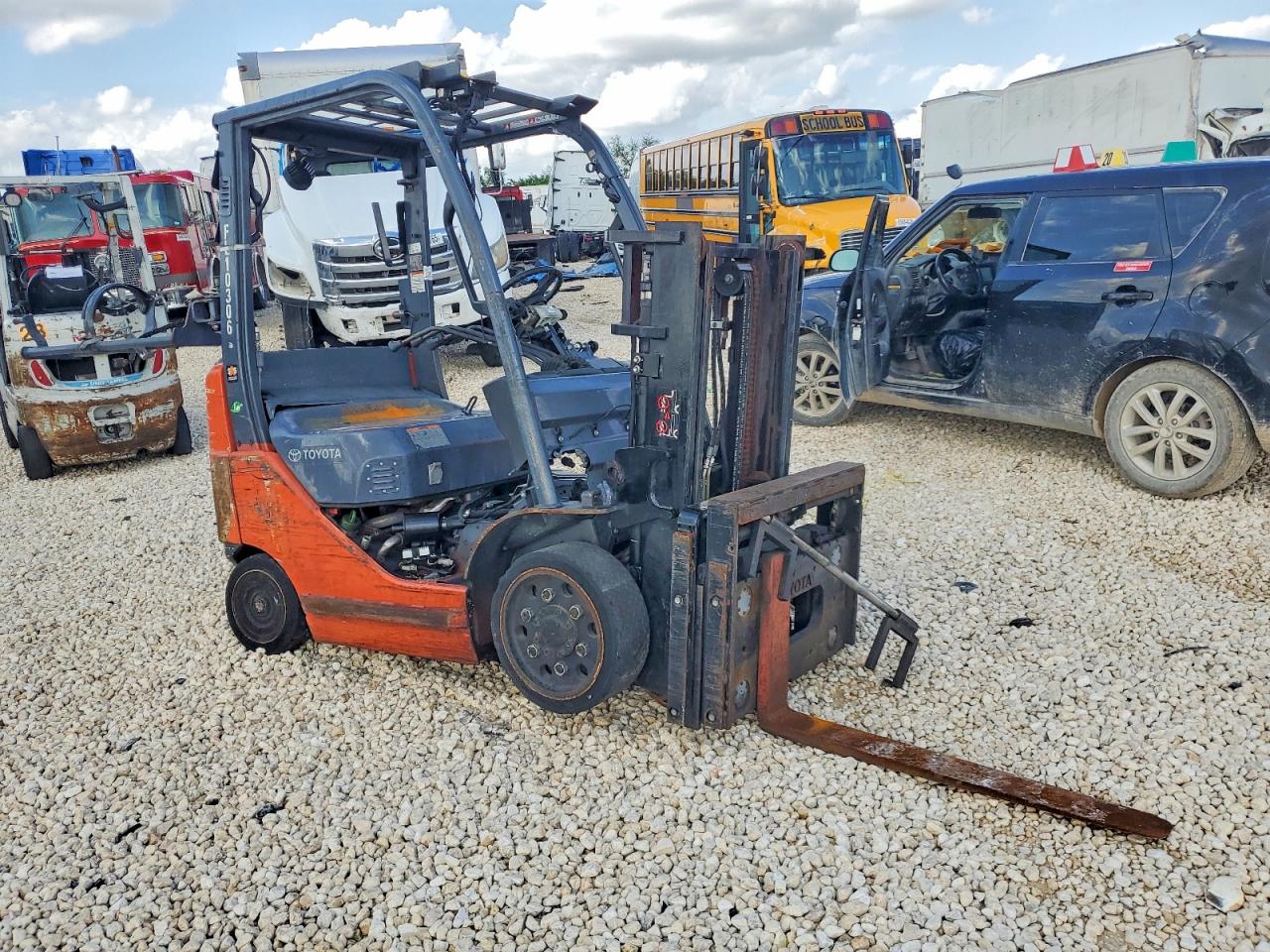 Toyt Forklift
