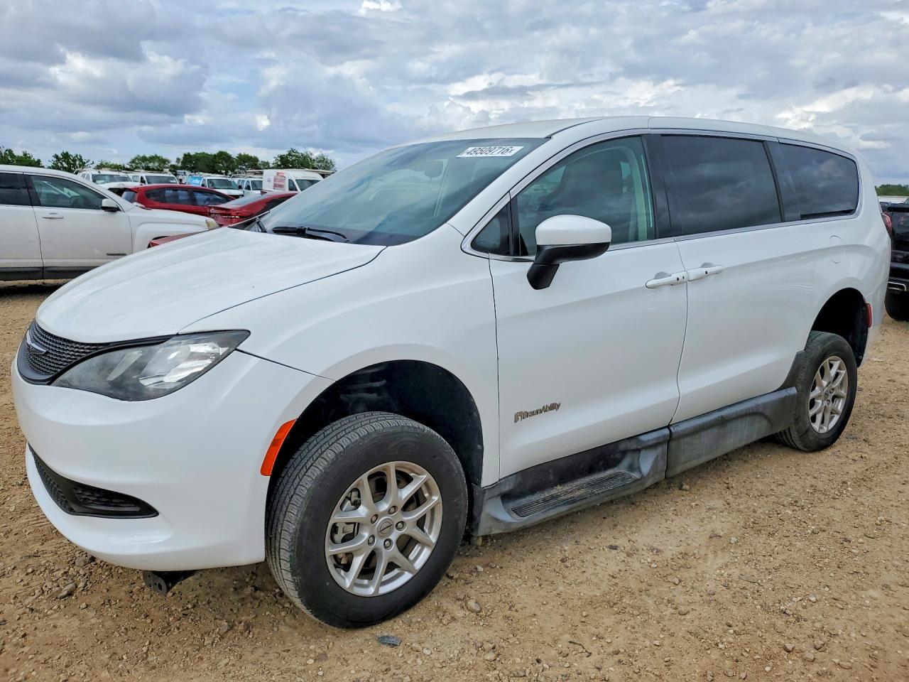 2022 Chrysler Voyager