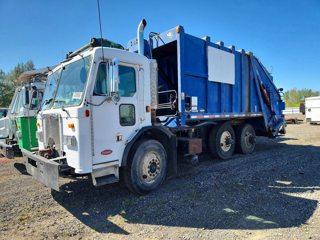 Peterbilt 320