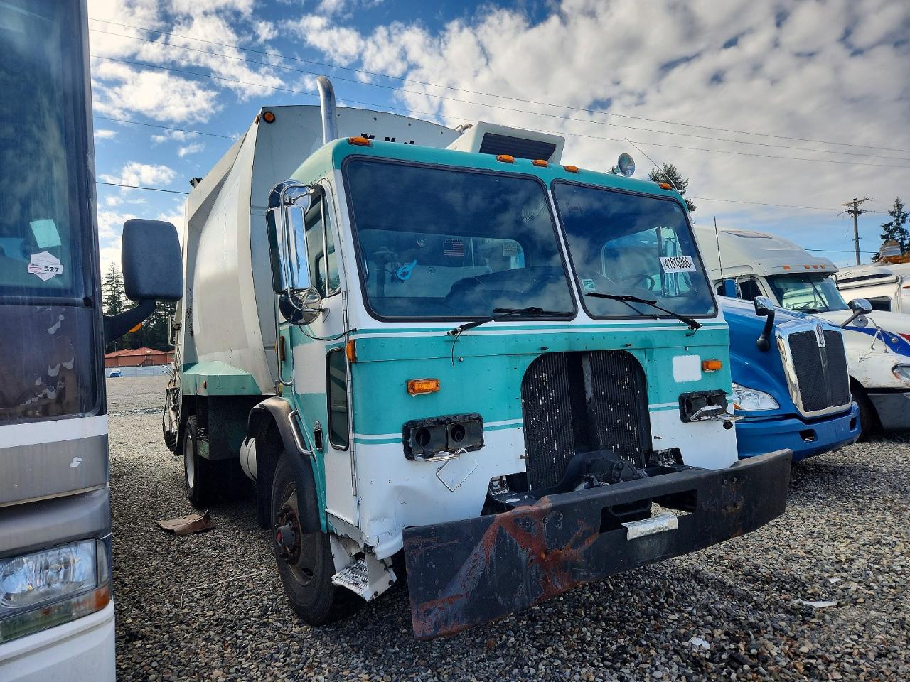1998 Peterbilt 320