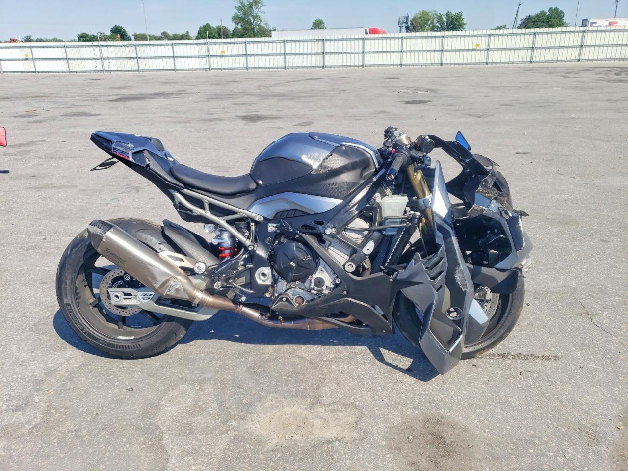 2025 BMW S 1000