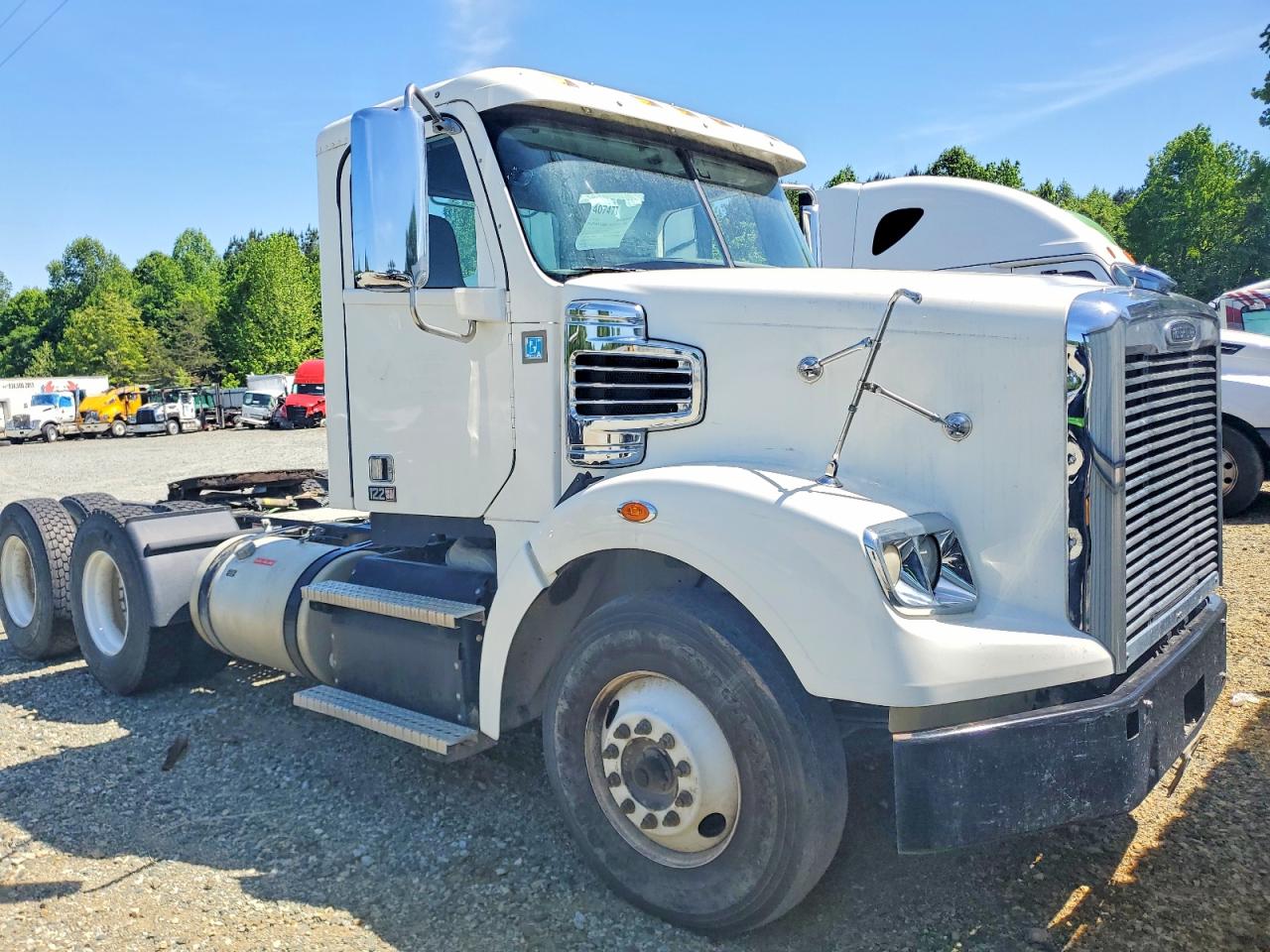 2022 Freightliner Sd122