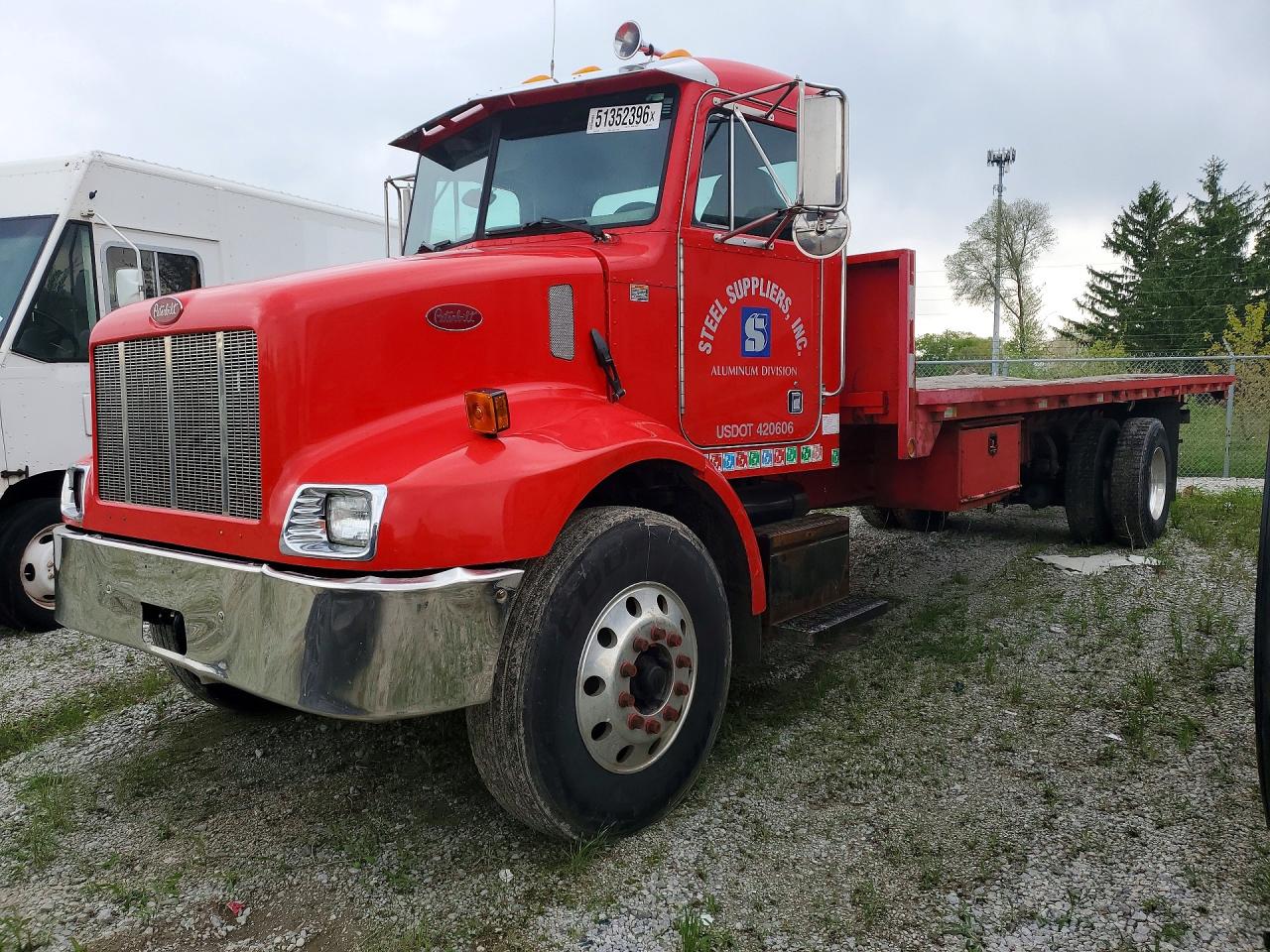 Peterbilt 330