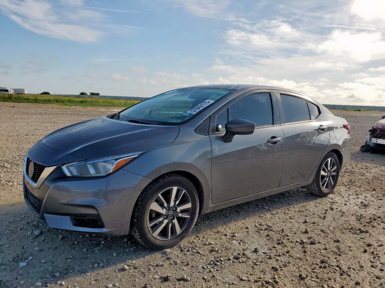 2021 Nissan Versa sv SV