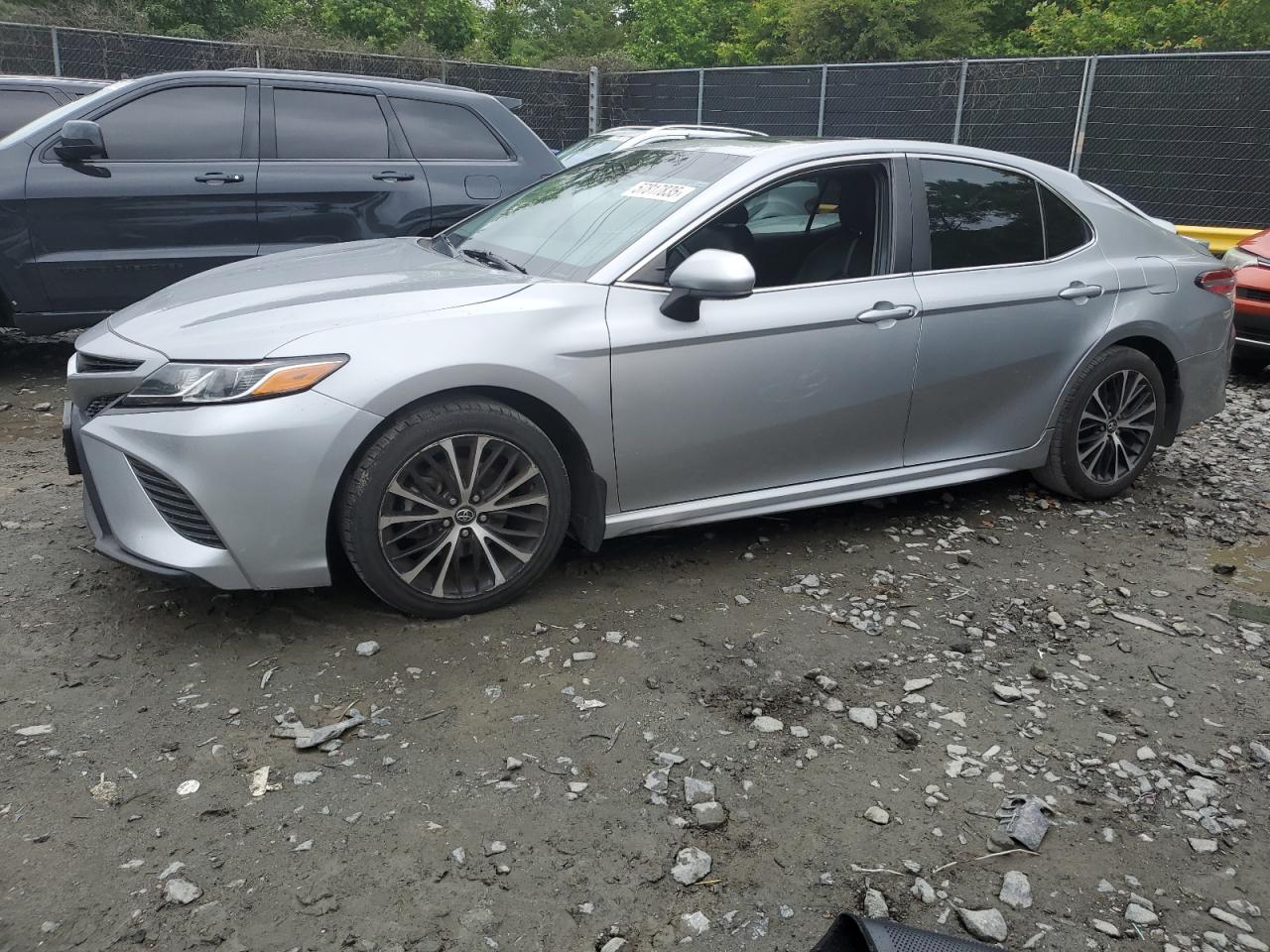 2020 Toyota Camry se SE