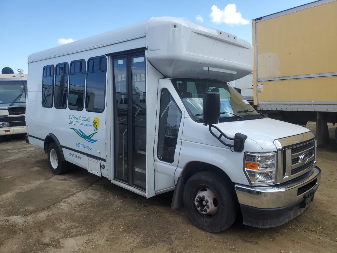 2024 Ford Econoline cutaway e-