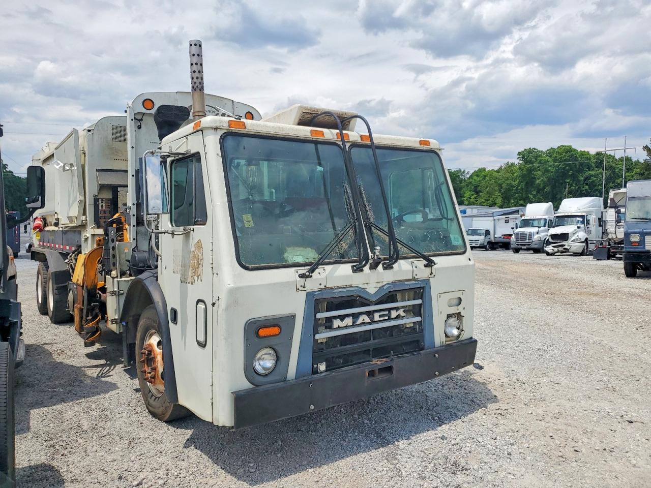 2015 Mack 600