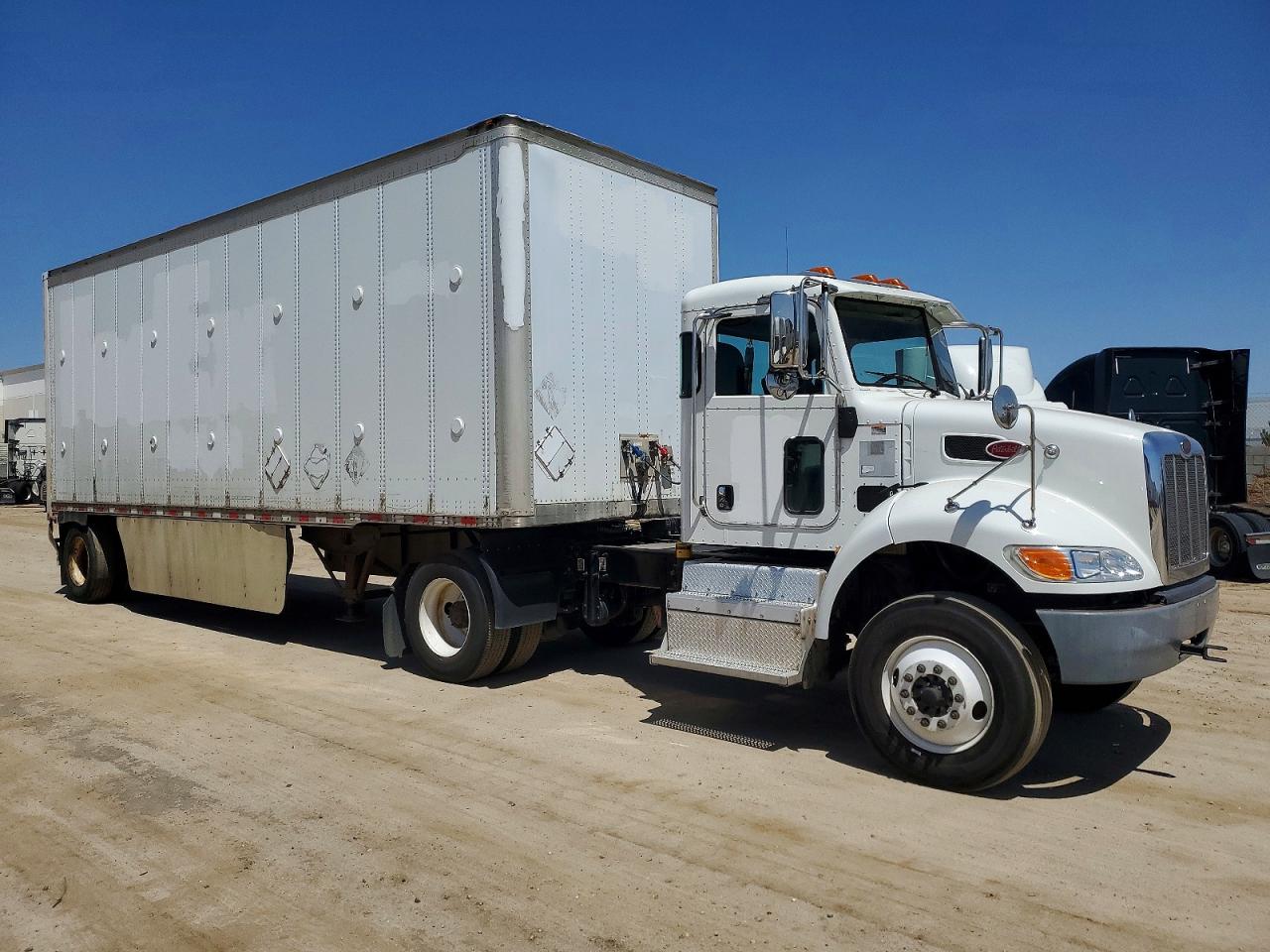 Peterbilt 382
