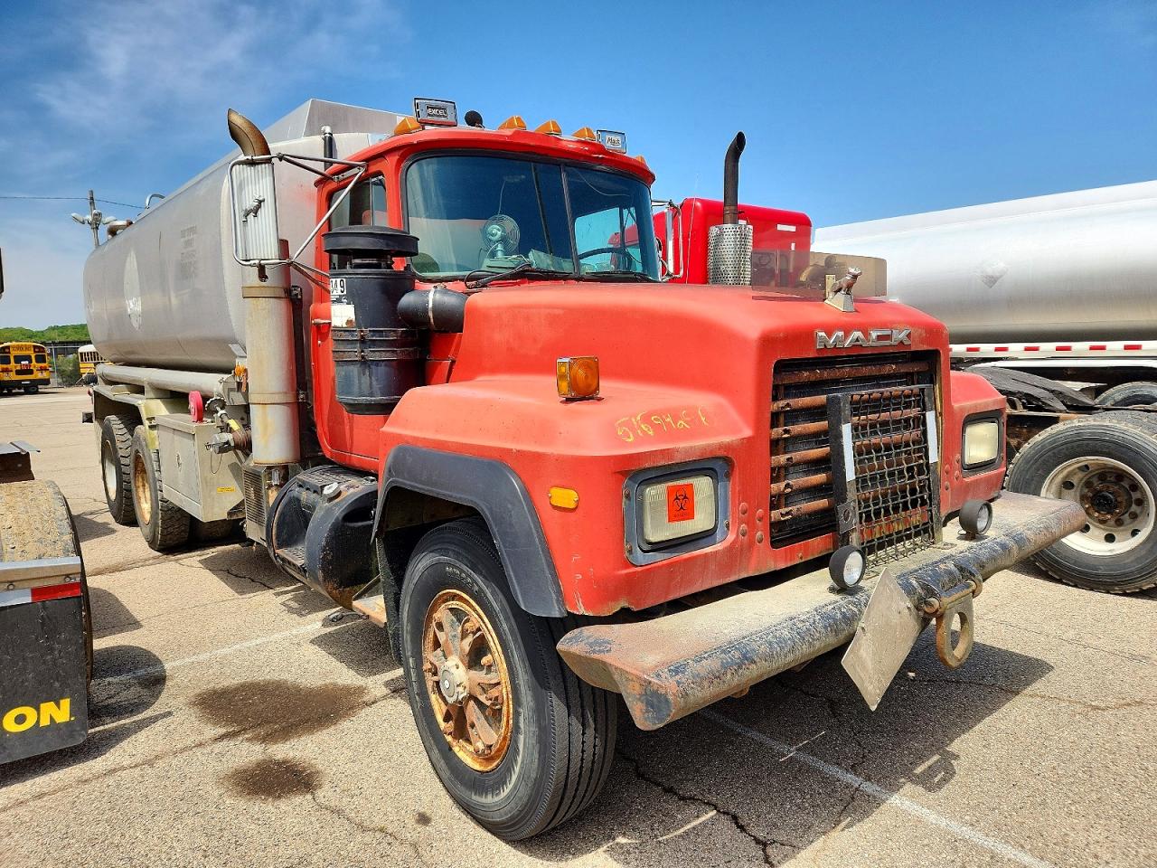 1991 Mack Rd690s