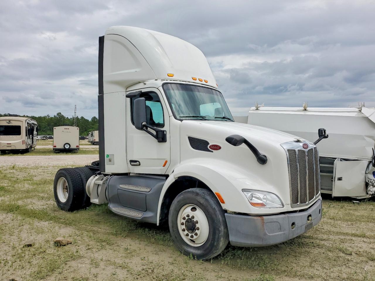 2017 Peterbilt 579