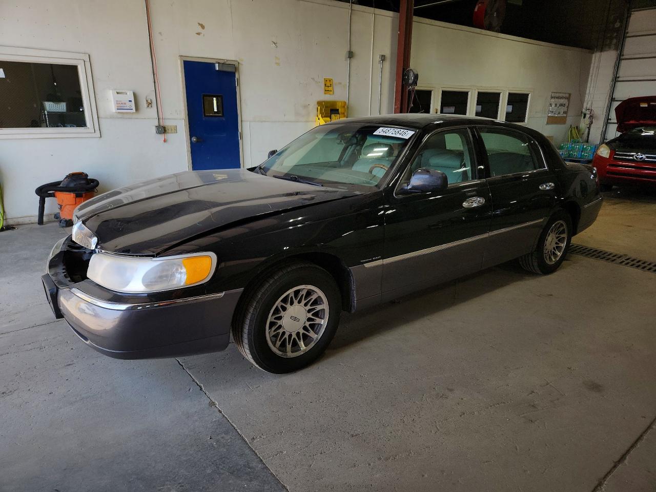 2001 Lincoln Town Car
