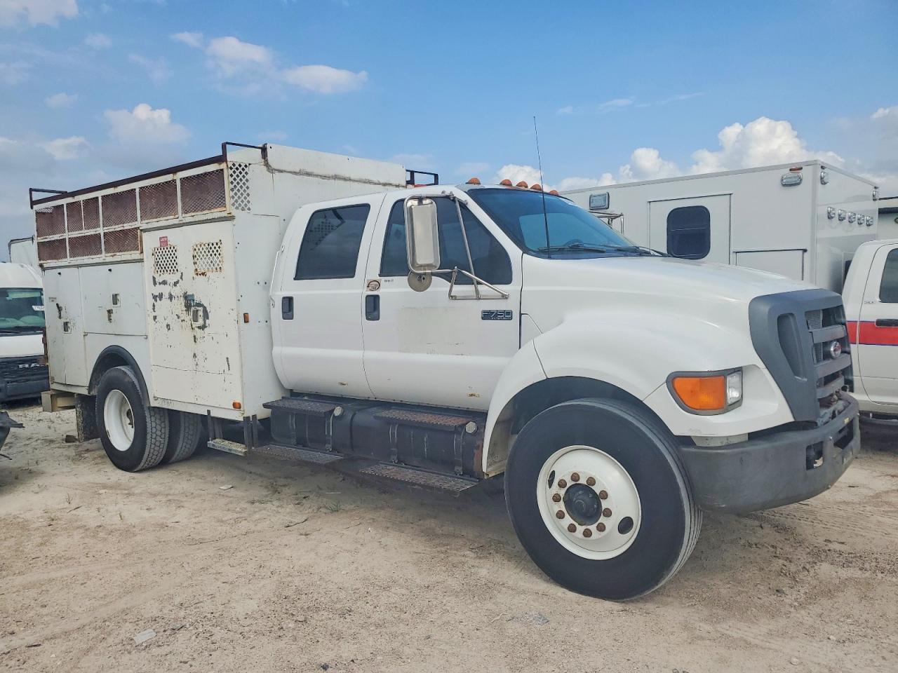 2004 Ford F-750