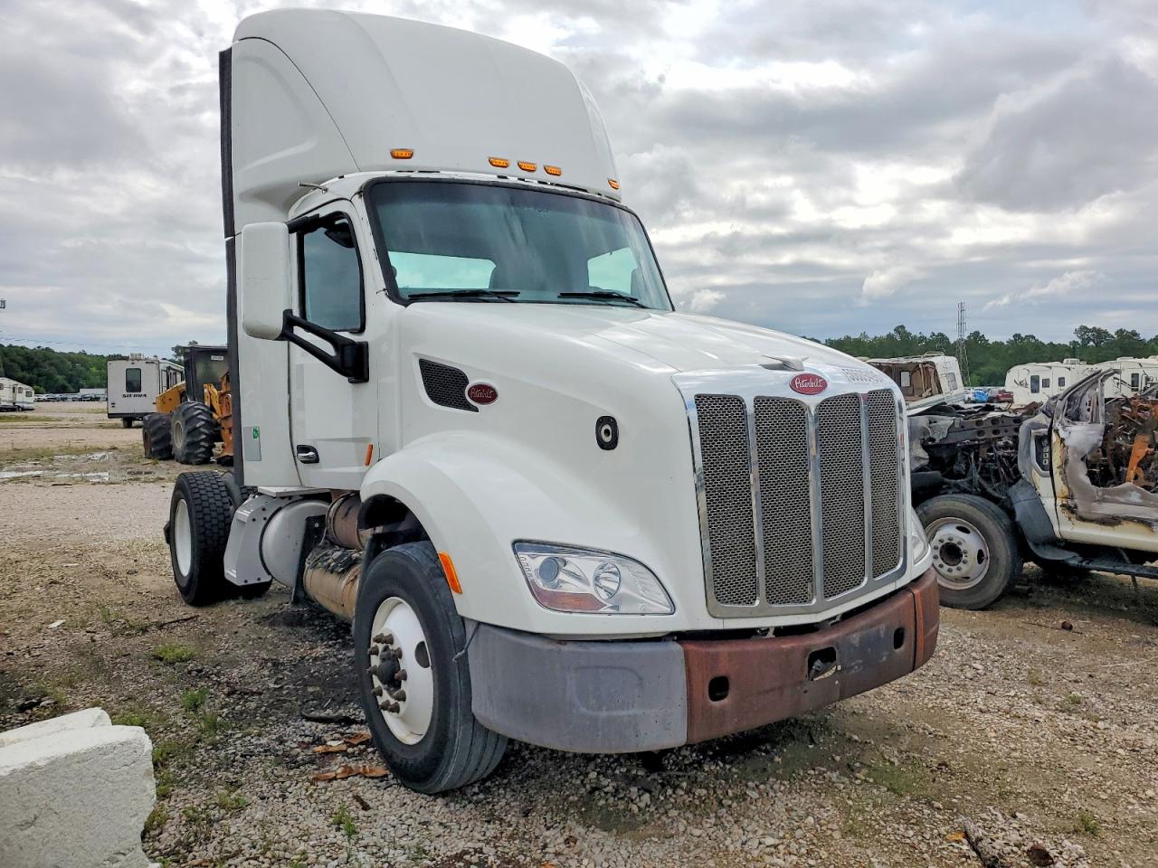 2017 Peterbilt 579