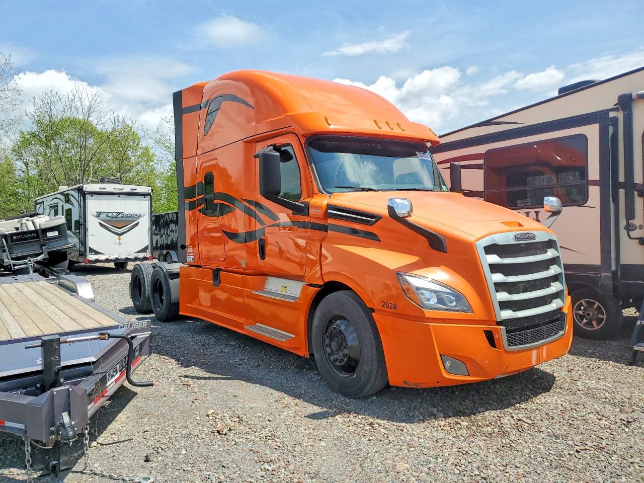 2020 Freigliner Cascadia 126