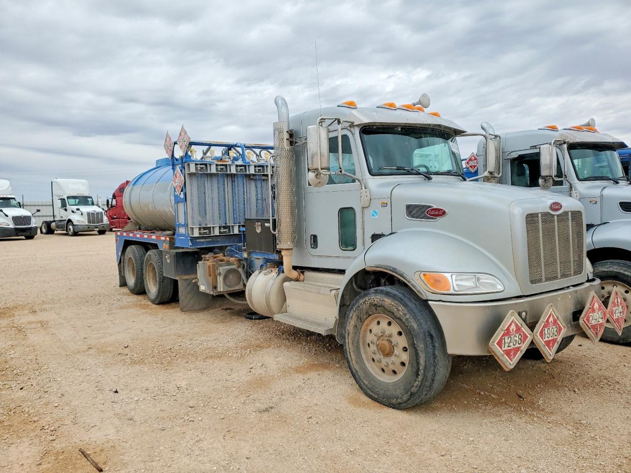 Peterbilt 348