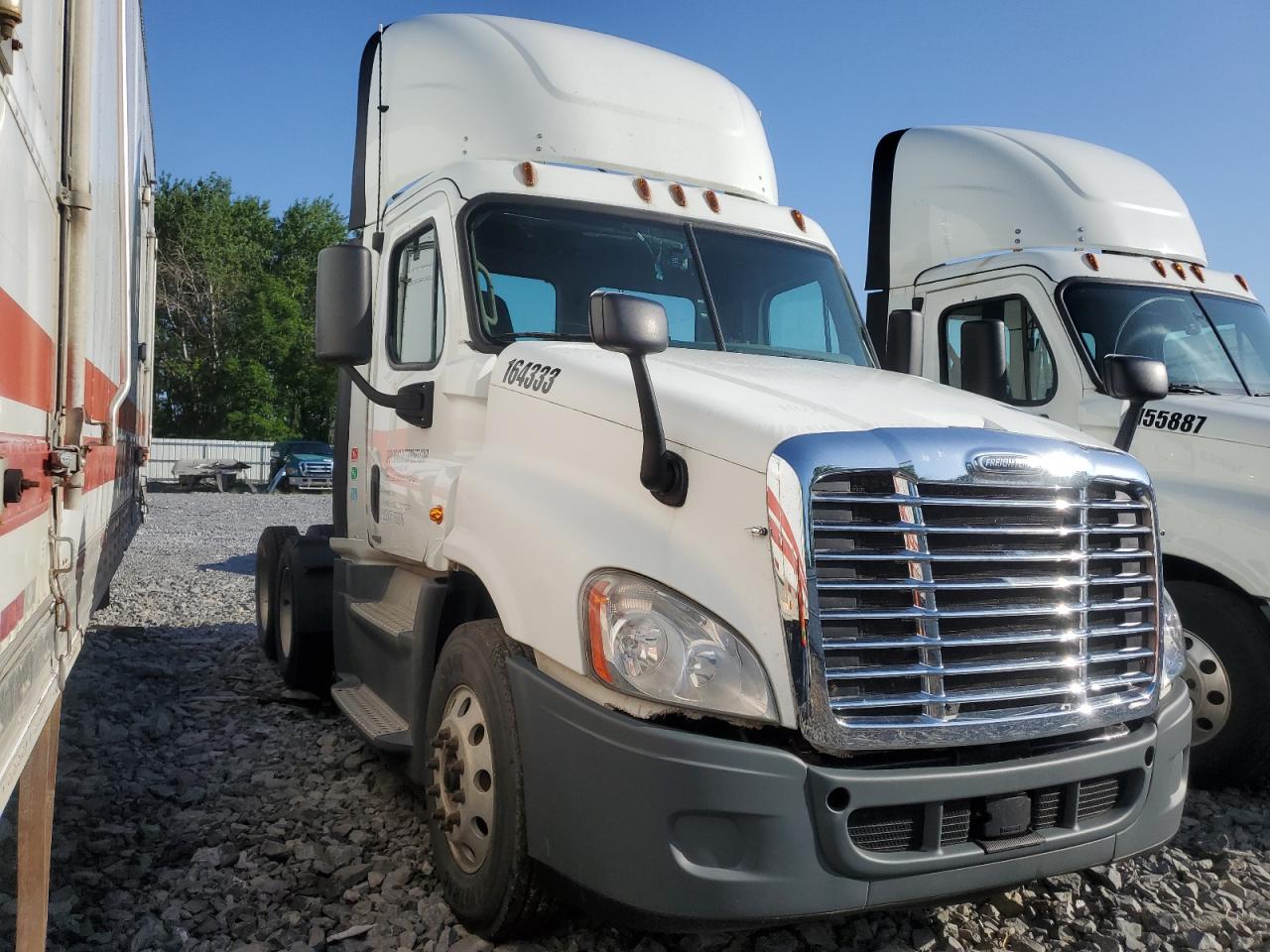 2015 Freightliner Cascadia 1