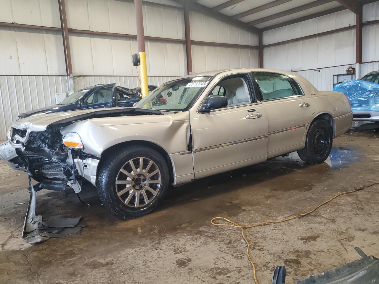 2006 Lincoln Town car s SIGNATURE