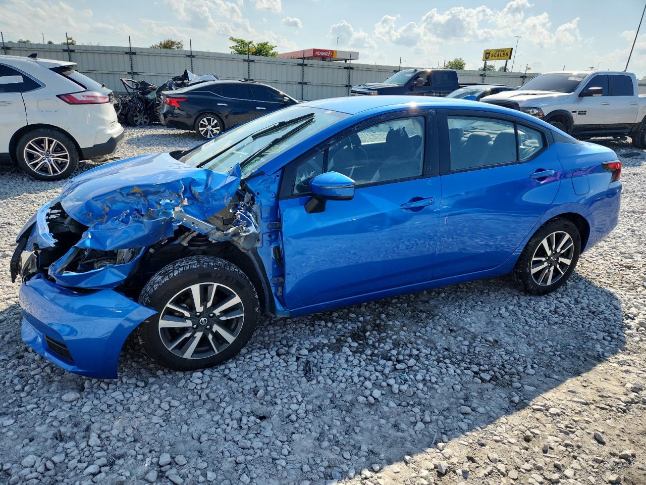 2021 Nissan Versa sv SV