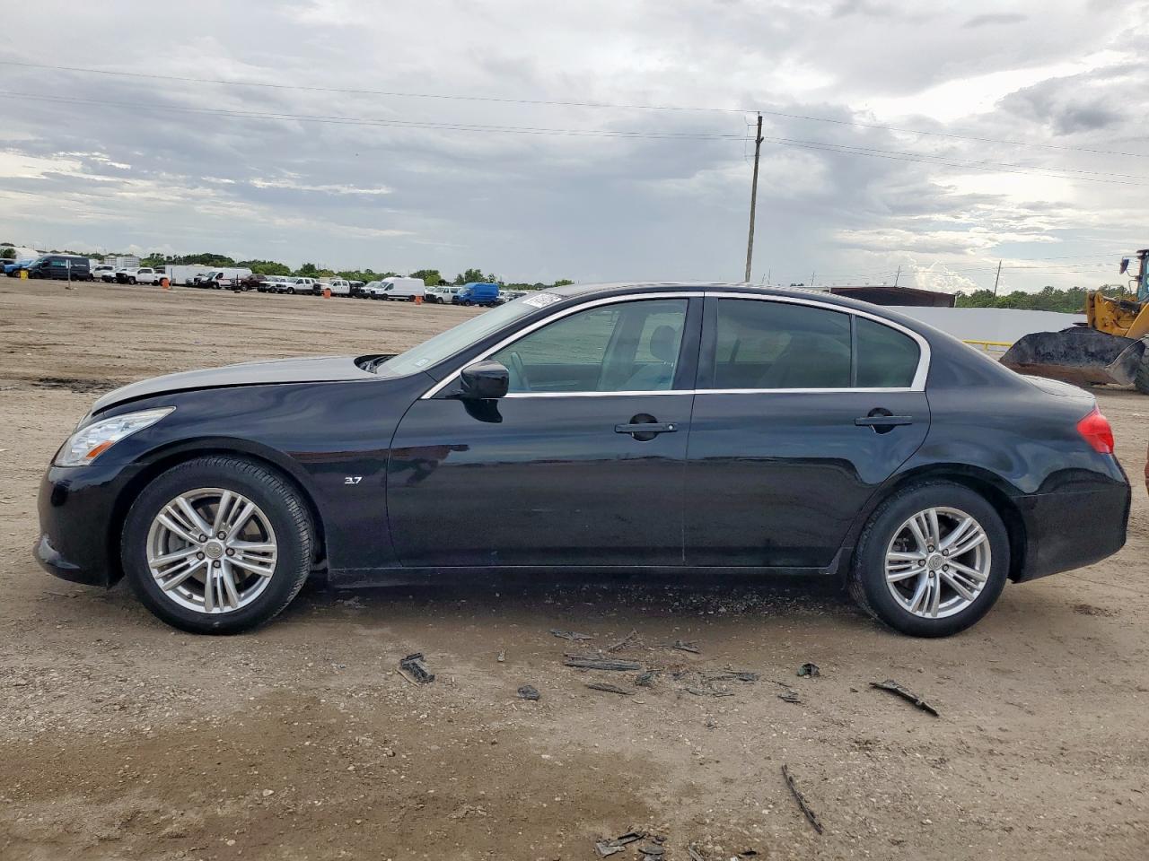 2015 Infiniti Q40