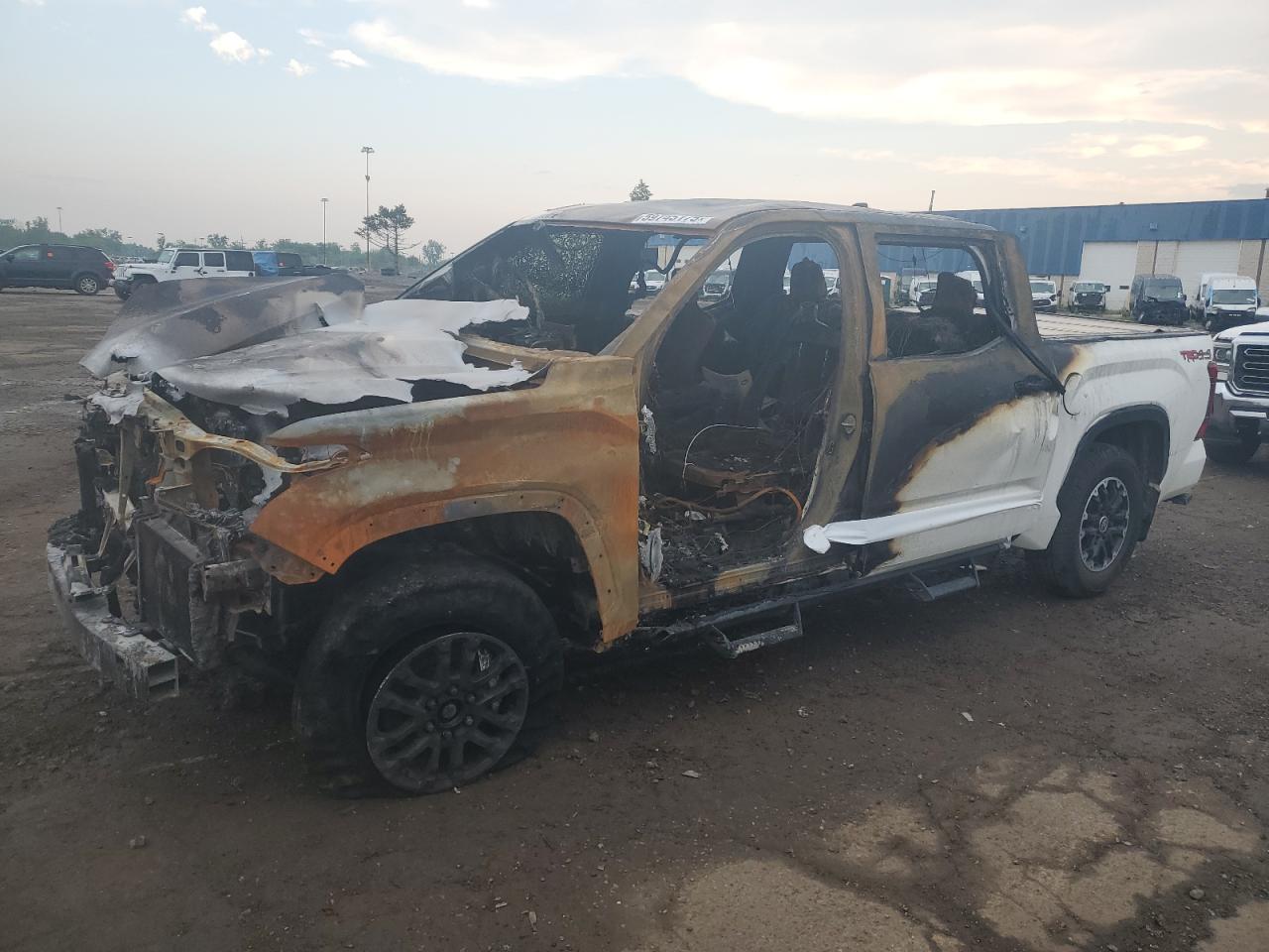 2022 Toyota Tundra cre CREWMAX SR