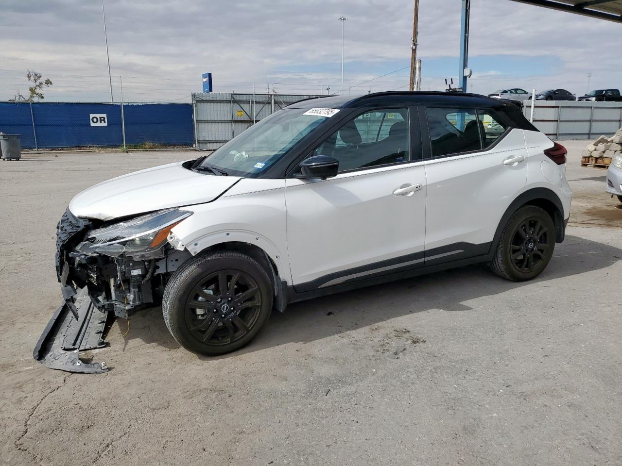 2024 Nissan Kicks sr SR