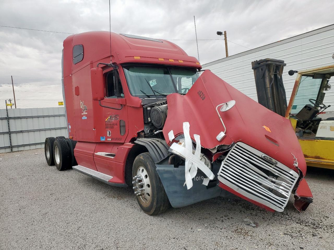 2003 Freightliner Convention ST120