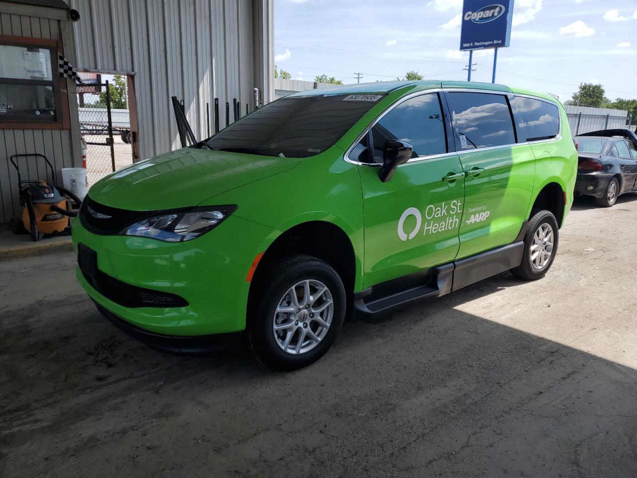 2024 Chrysler Voyager