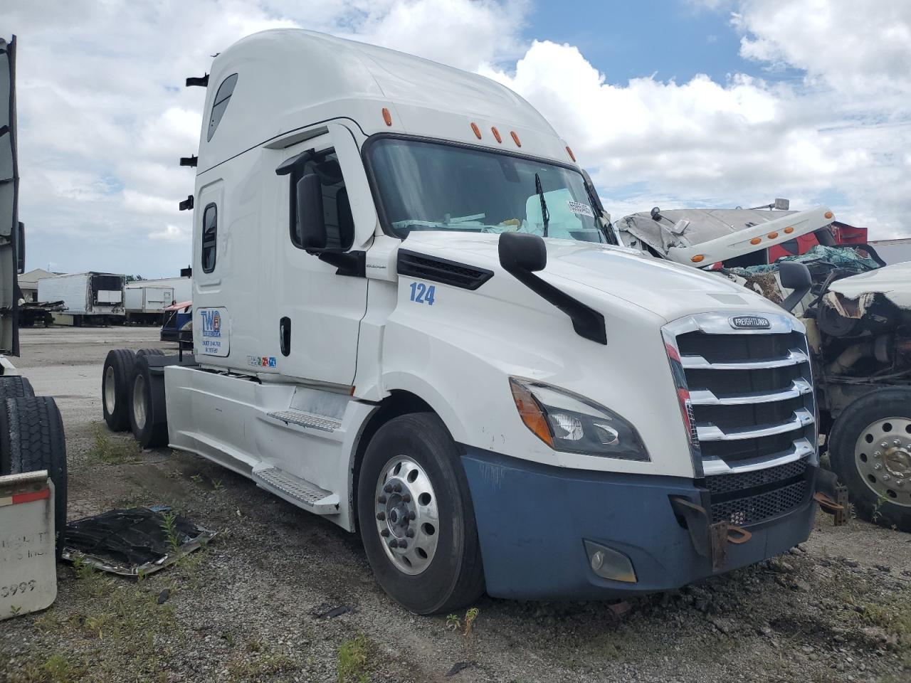 2022 Freightliner Cascadia 1