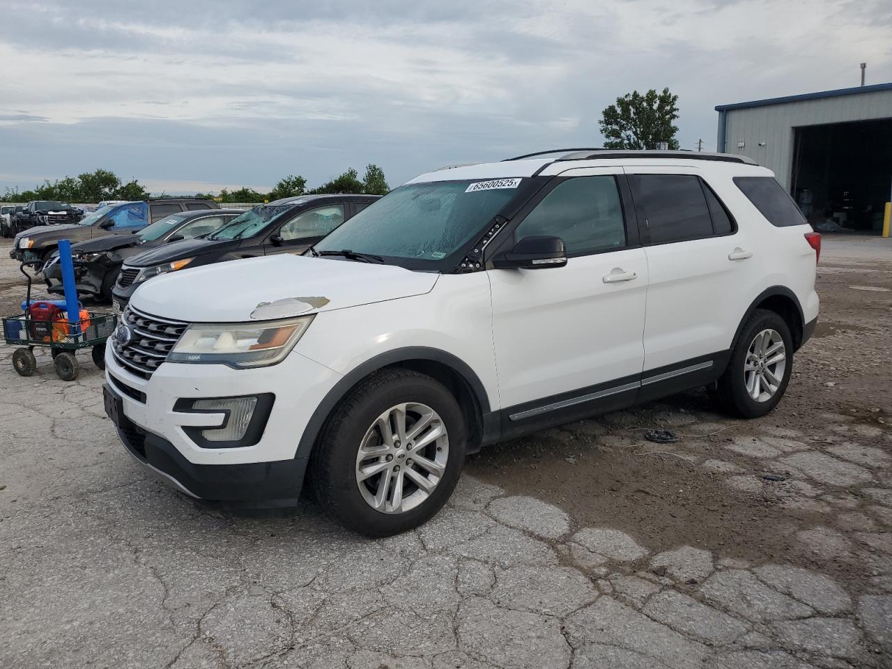 2016 Ford Explorer x XLT