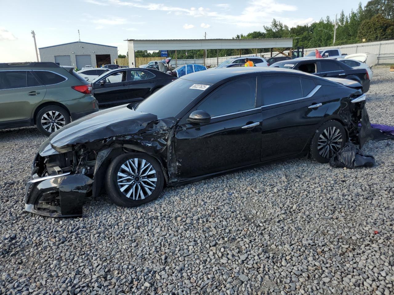 2023 Nissan Altima sv SV