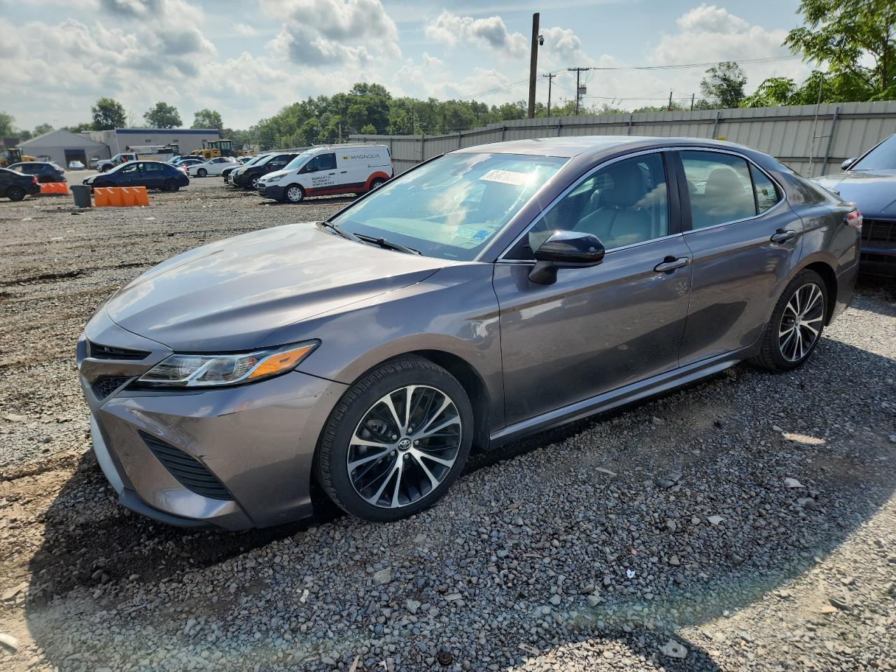 2020 Toyota Camry se SE