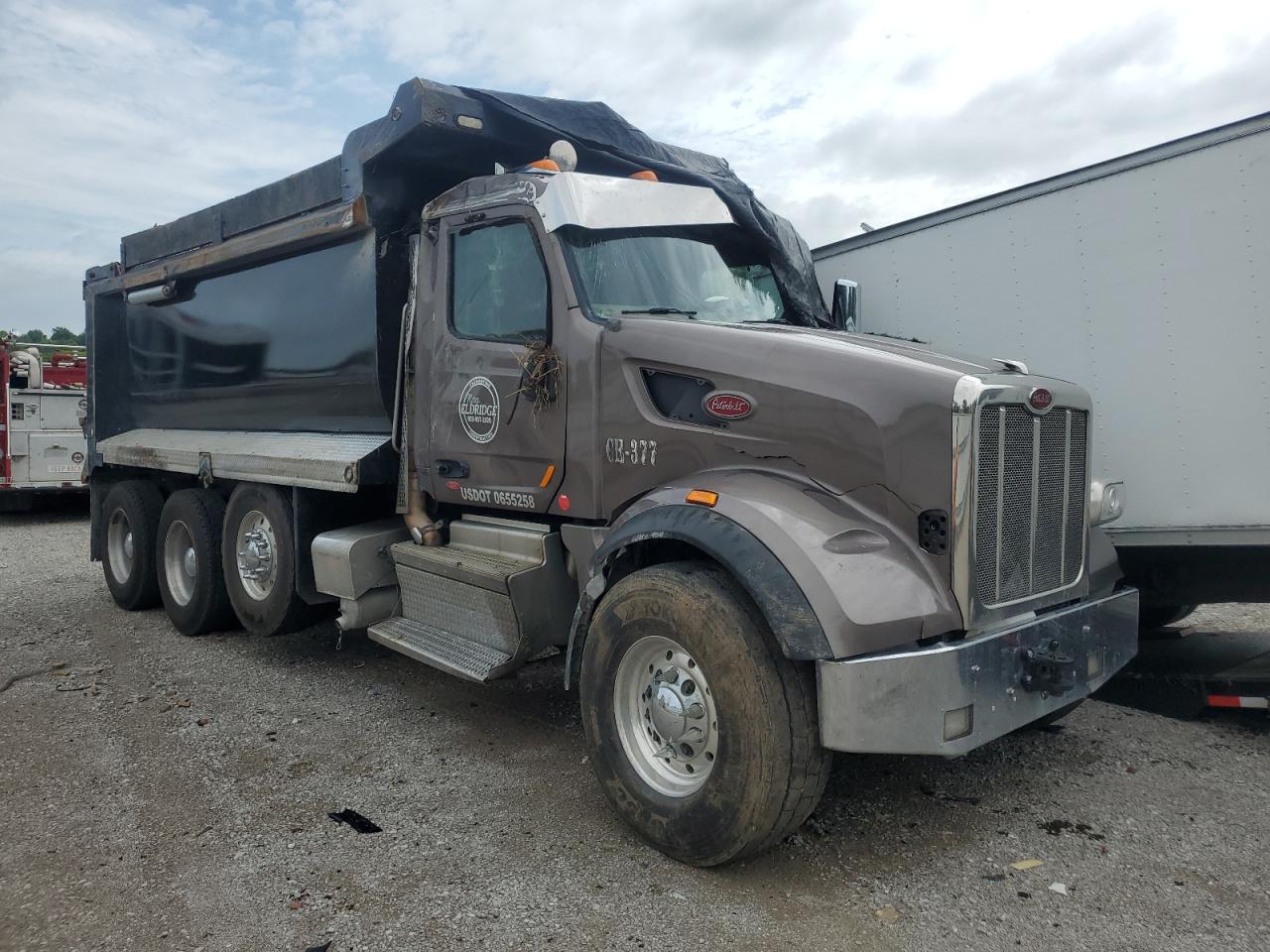 Peterbilt tractor 567